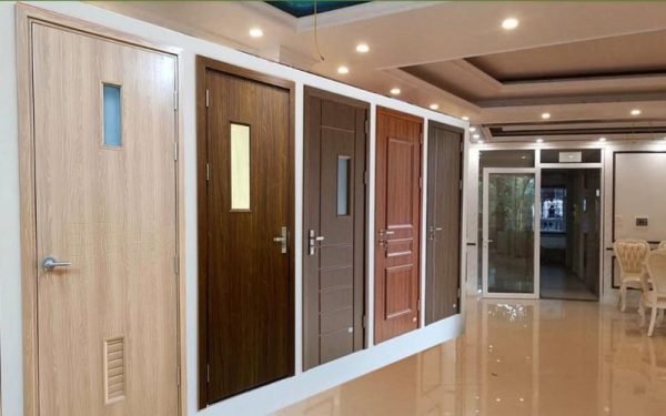 Cửa nhựa composite giá bao nhiêu? Chi phí lắp đặt gồm những gì?