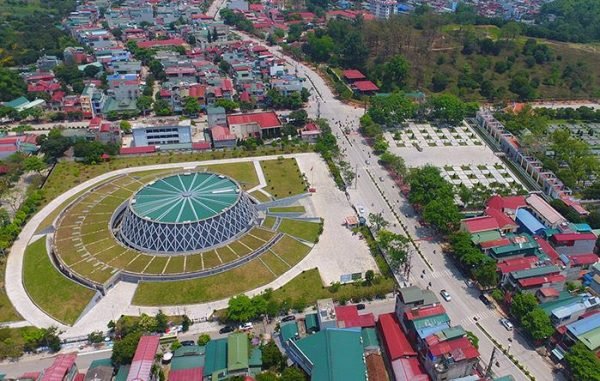 Nắp hố ga tại Điện Biên