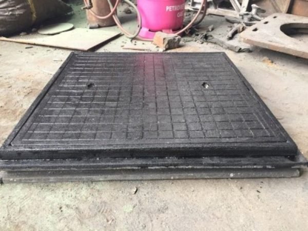 Nắp hố ga gang 900×900 khung vuông nắp vuông