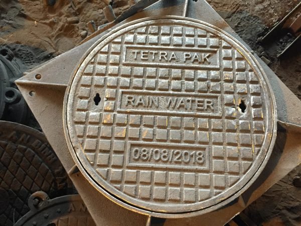 Nắp hố ga khung vuông âm nắp tròn