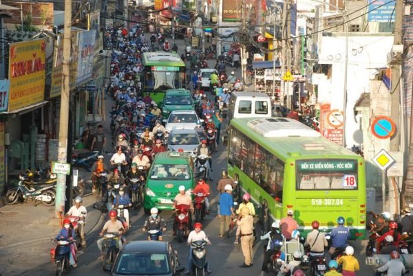 Đưa nắp bể cáp thông tin, nắp hố ga, song chắn rác tại TP Hồ Chí Minh