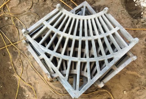 Tấm ghi bảo vệ gốc cây