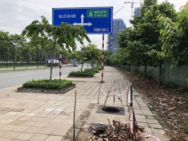 Hàng loạt nắp hố ga trên đại lộ đẹp nhất Sài Gòn bỗng dưng… mất tích