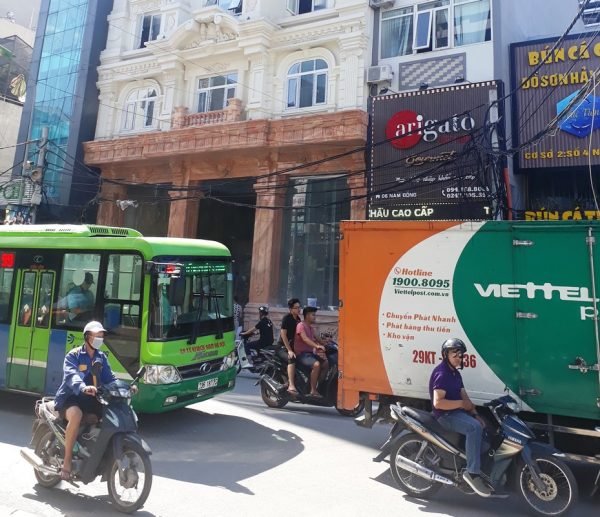 Lắp đặt song chắn rác hệ thống thoát nước biệt thự, nhà phố liền kề