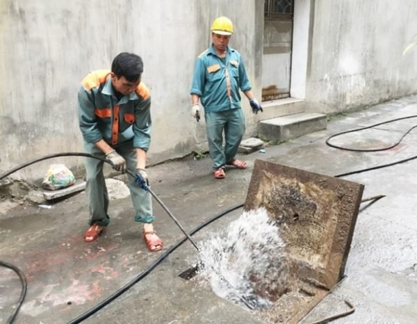 Nhọc nhằn thợ cống