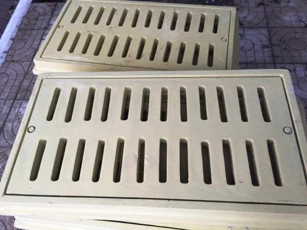 Bàn giao sản phẩm nắp hố ga và song chắn rác composite tại công trình