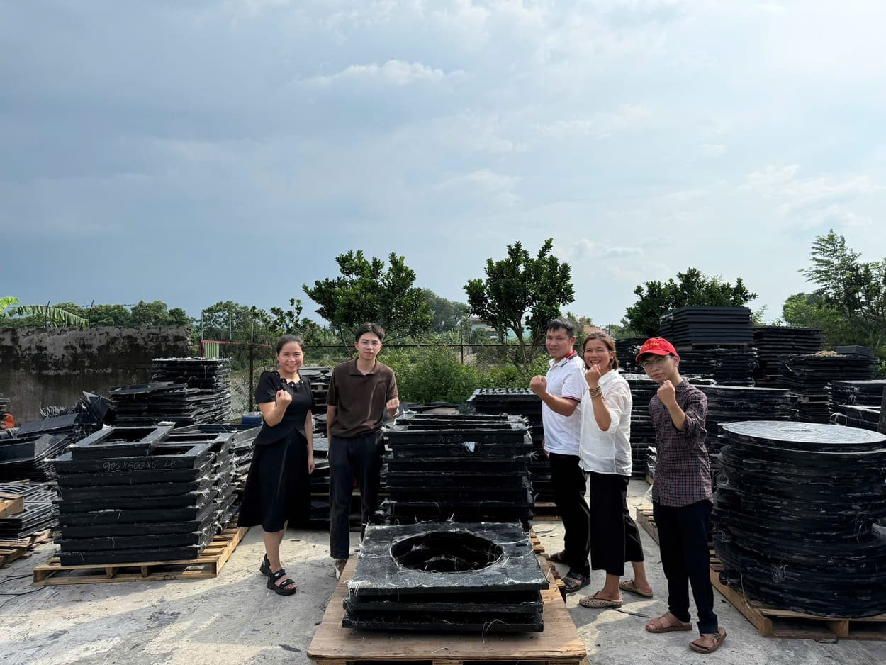 Nắp bể hè trọng tải 12 tấn, 4 cánh nắp loại lớn